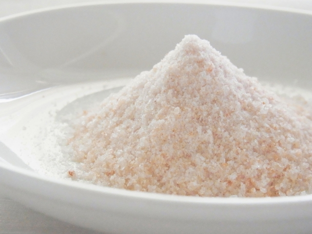 「お塩も減塩?!」減塩レシピに必要な天然塩とサラサラお塩の作り方